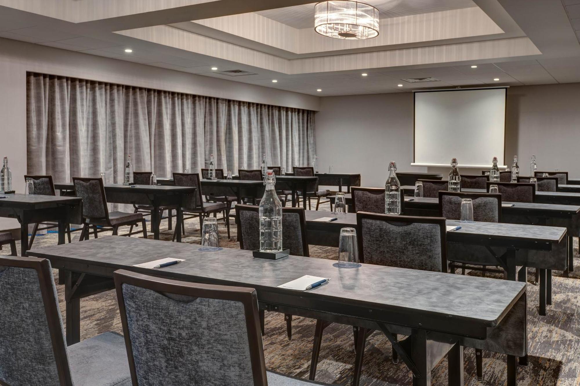 Sheraton Eatontown Hotel Dış mekan fotoğraf
